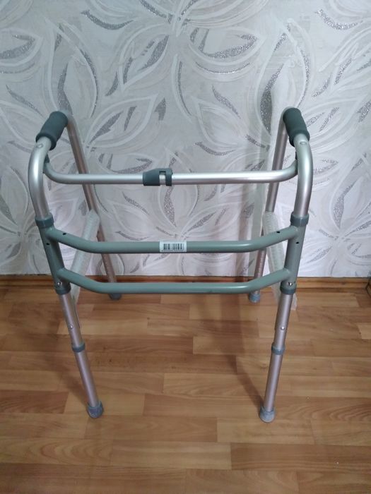 Ходунки для  взрослых. Регулируемые, шагающие.