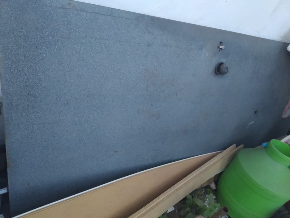 Железную дверь продам