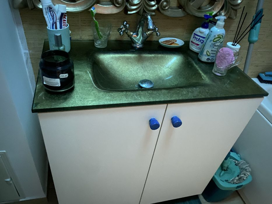 Vand mobilier pentru baie
