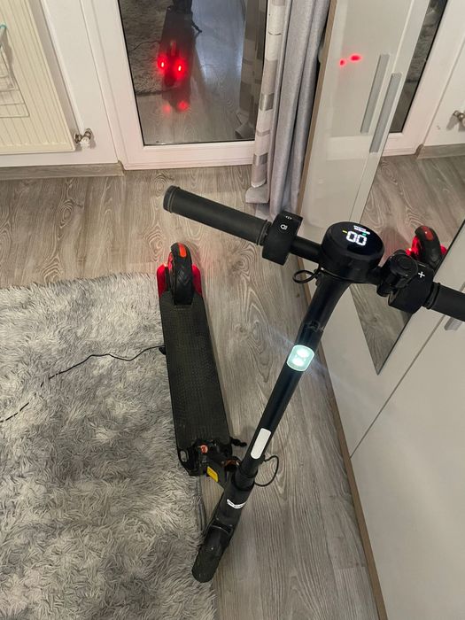 Vând trotineta electrica