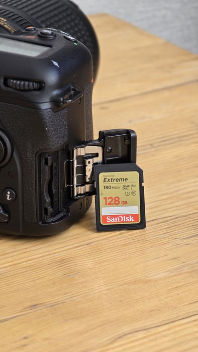 Продаю почти новый Nikon D7500