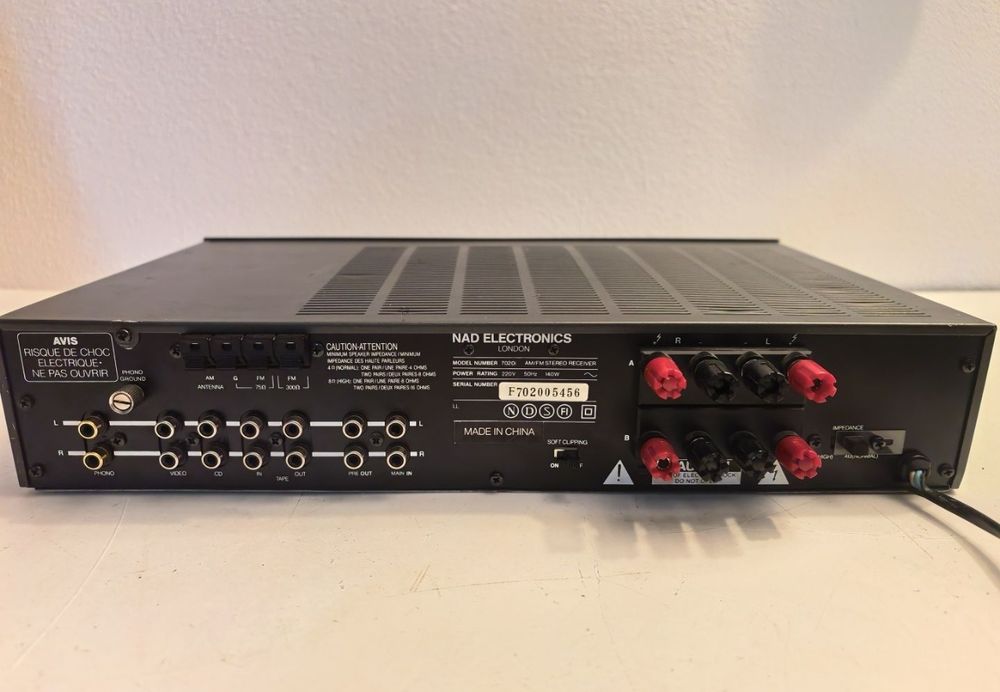 Amplificator NAD 7020i statie