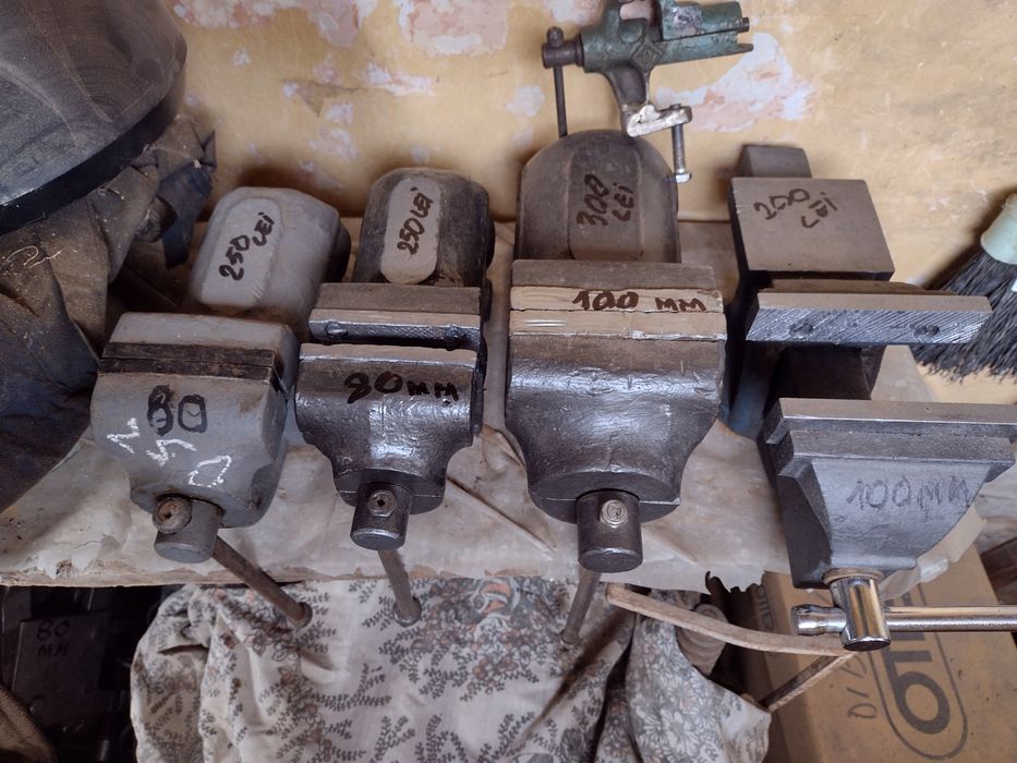 Menghina lăcătuș - forja-instalator