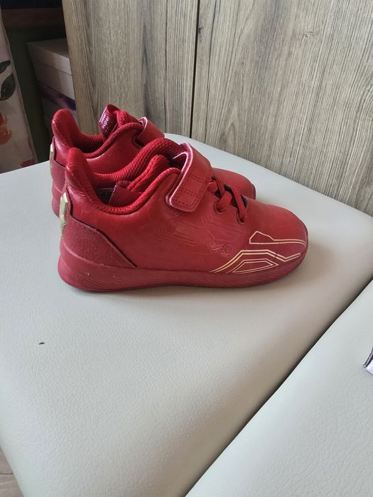 Ботуши LS Waikiki и кожени маратонки adidas marvel