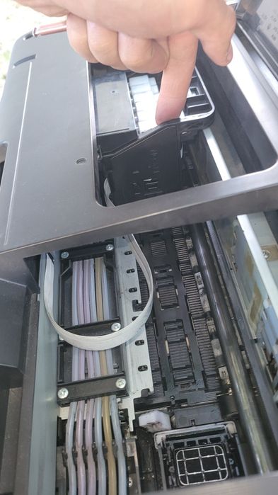 Epson l800 sotiladi holati ideal ,galofka cheklari yaxshi ,