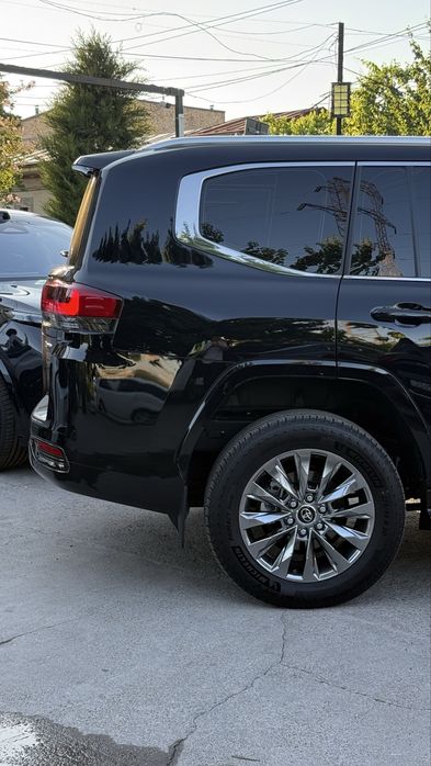 Tayota Land Cruiser 300