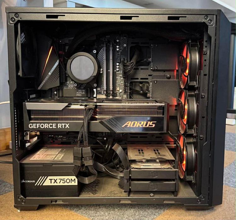 Desktop Ryzen 7 3800x, Aorus RTX 4070, 32GB rami, BLACK PC