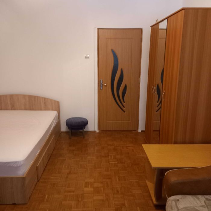 Inchiriez garsoniera complect utilata zona Mercur