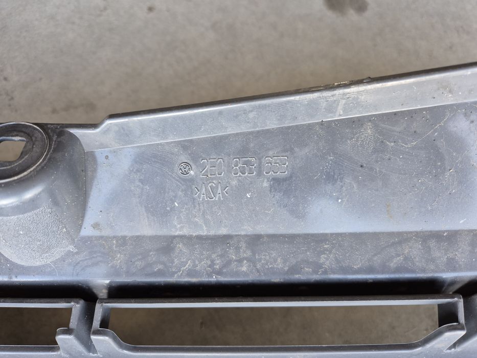 Grila radiator vw crafter 2.5tdi 2006-2011 nonfacelift cod 9068800085