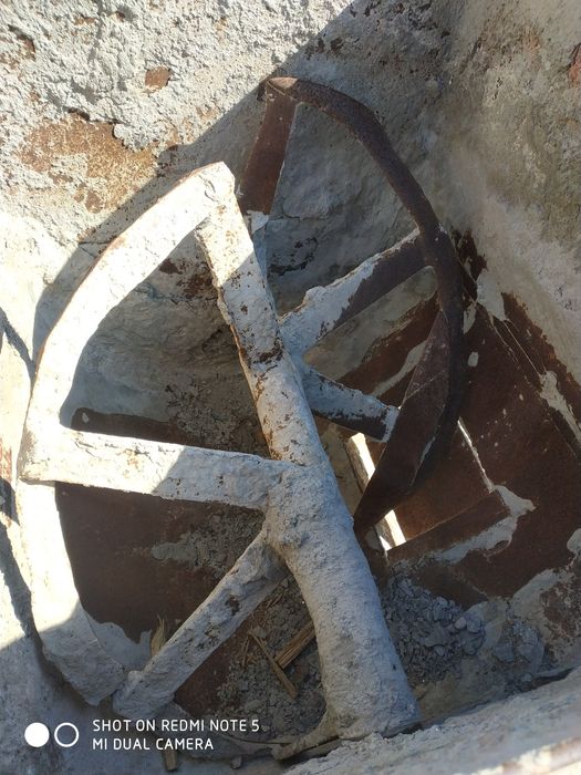 Бетоносмеситель вальцовый.