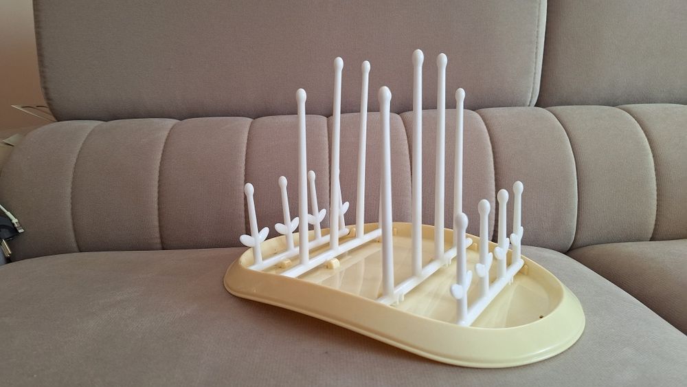 Продавам сушилник за бебешки шишета,биберони и други