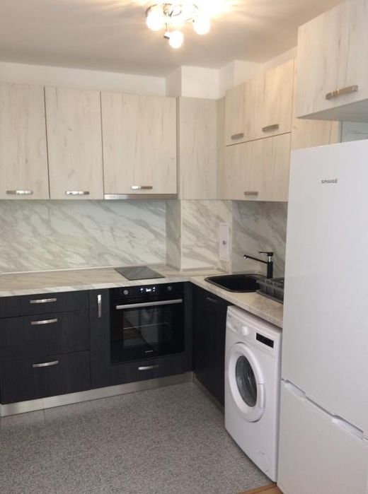 Дава се под наем Тристаен апартамент в Пловдив, Кючук Париж - 85 кв.м за 408 € - Снимка #2