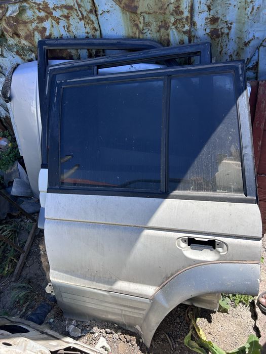 Продам двери Mitsubishi Pajero