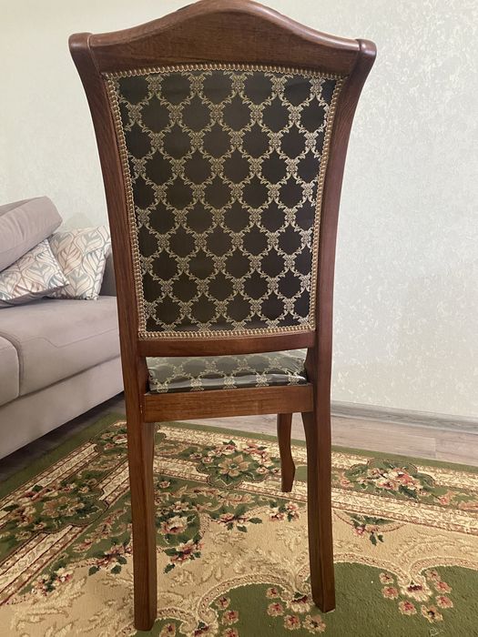 Продам стулья деревянные  коричневые