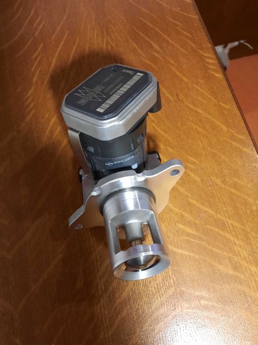 Vând EGR Mercedes-Benz Nou  !