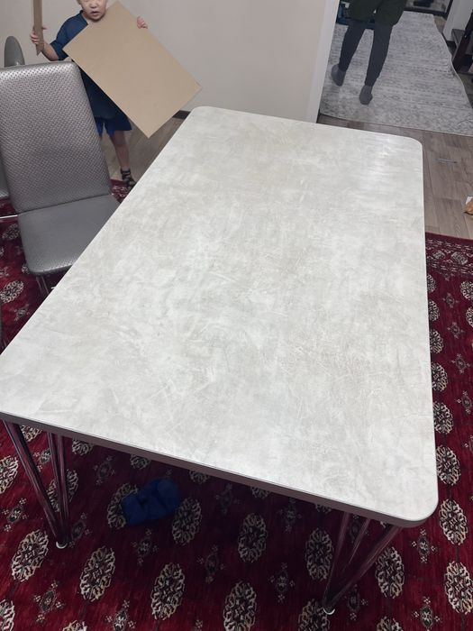 Стол на 10 человек . Район правый берег