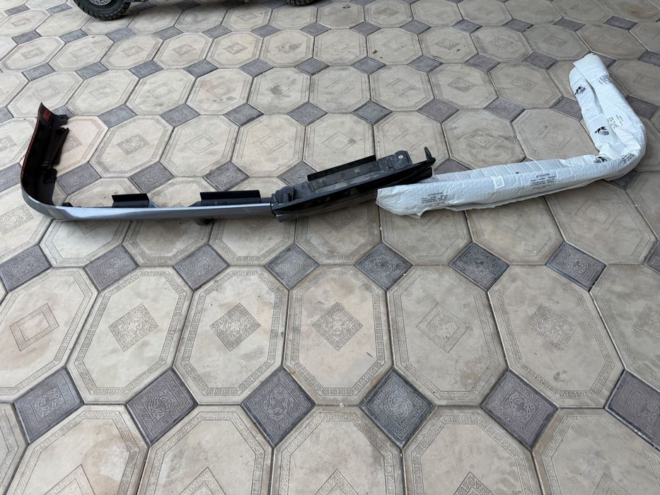 Накладки на задний бампер 570 до рест