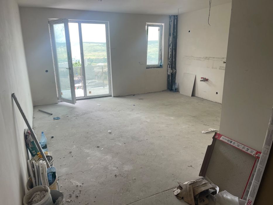Apartament 3 camere Zona Vivo (semifinisat)