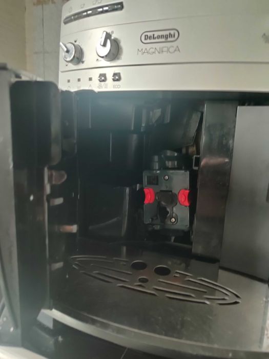 Продавам кафеавтомат Делонги