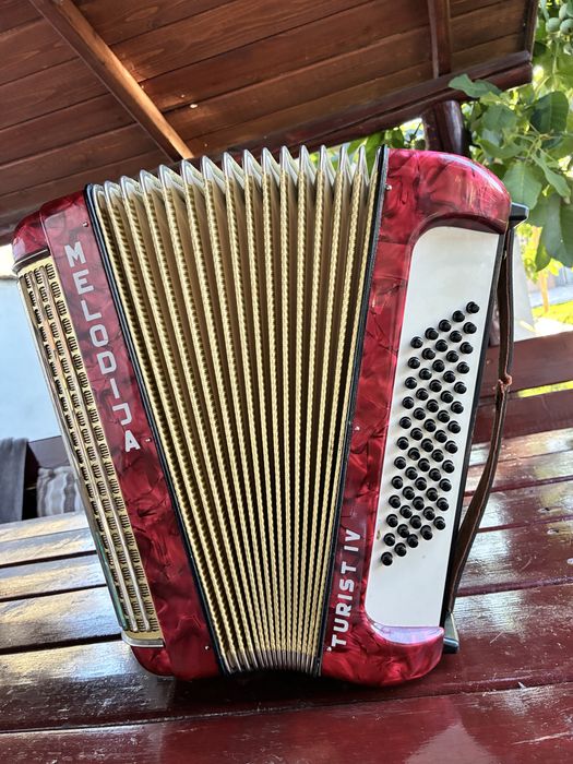 Acordeon Melojdia/Hohner cu 60 de basi