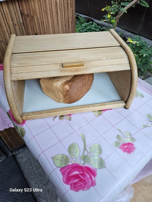Хлебница из дерева
