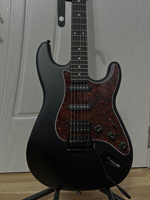 Китара Harley Benton ST-20HSS с усилвател Marshall MG10 Gold