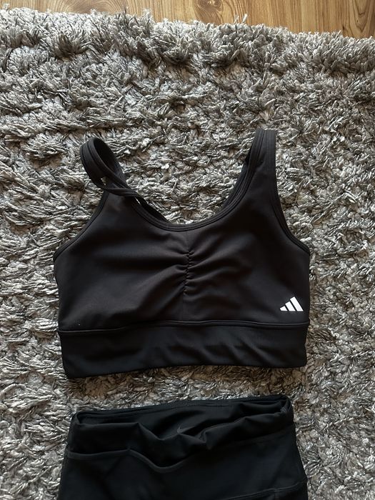 vand bustiera Adidas