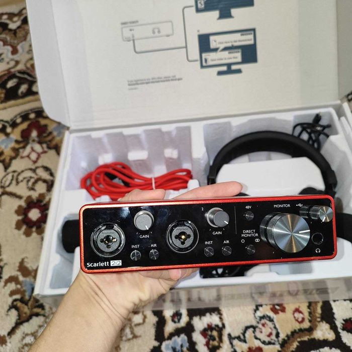 Звуковая карта Focusrite Scarlett 2i2 Studio 3rd Gen
