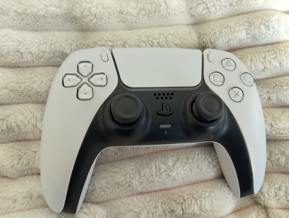 Продавам оригинален PlayStation 5 controller