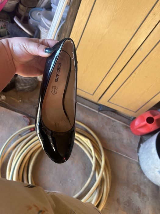 Б/у аяк киимдер сатылады