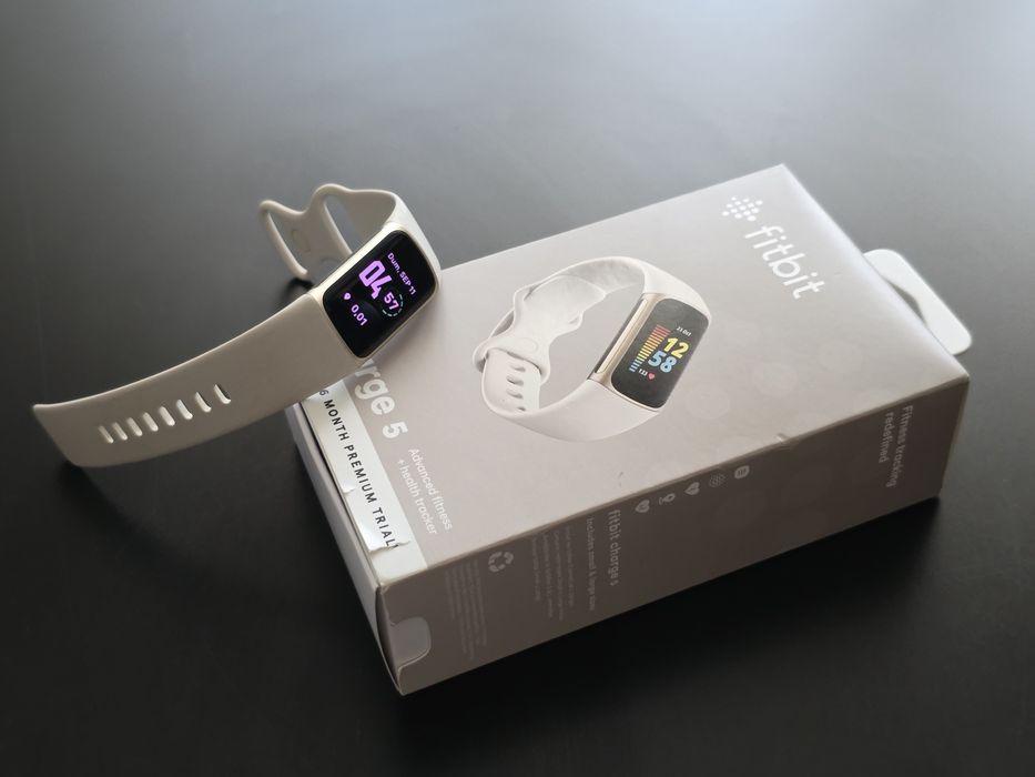 Bratara fitbit charge 5 impecabil