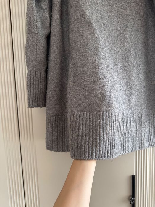 Свитер серый Zara