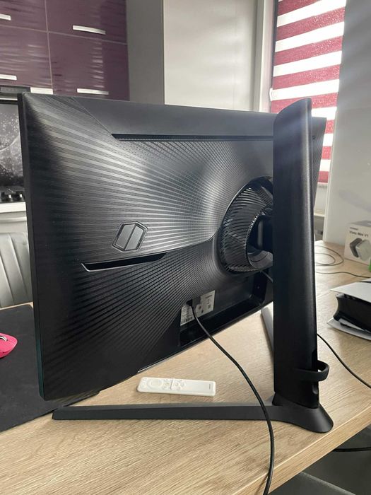 Monitor LED Samsung Gaming Odyssey G7 LS28BG700EPXEN 27 inch UHD IPS 1 ms 144 Hz HDR G-Sync Compatible & FreeSync Premium Pro