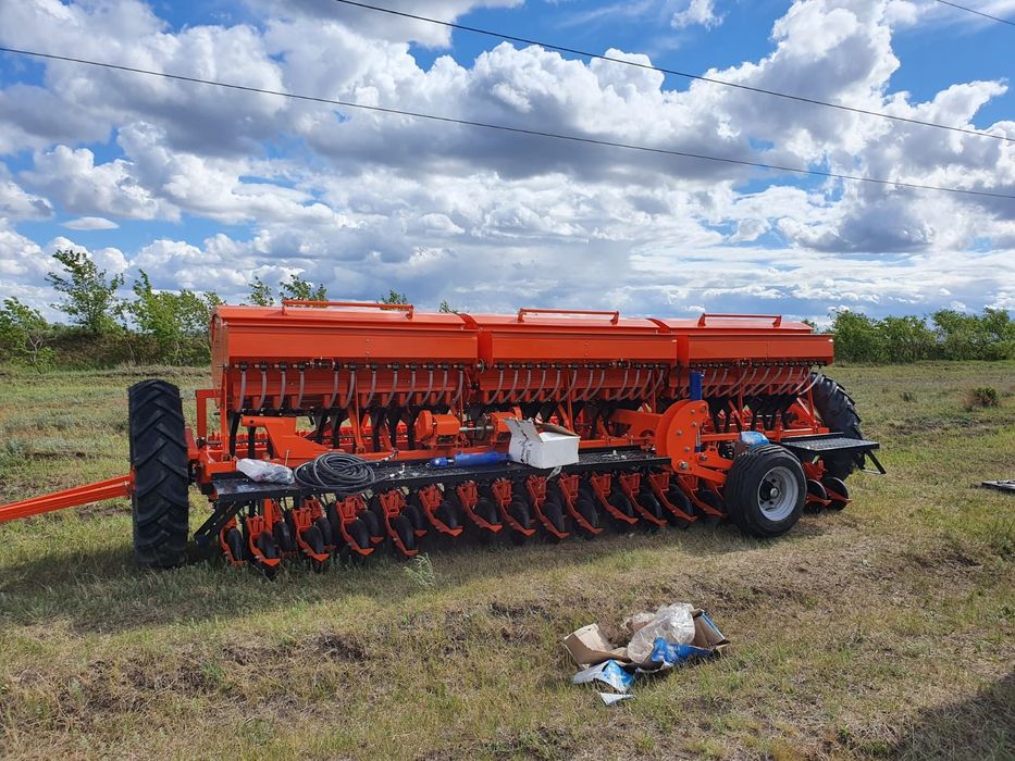 Продам сеялку Favorit