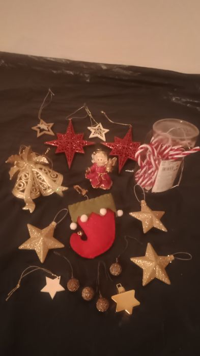 Ornamente- bradul de Crăciun.