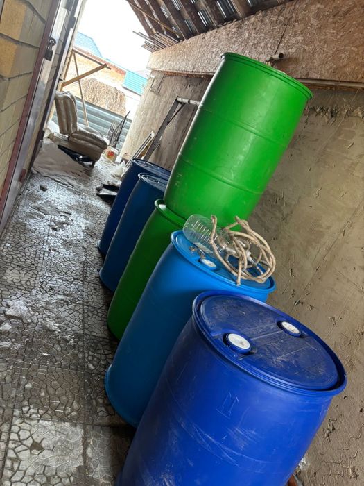 Бочки пластиковие