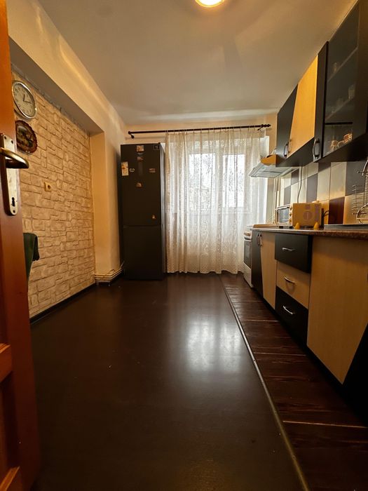 Apartament 2 camere Moinesti (ultracentral)-proprietar