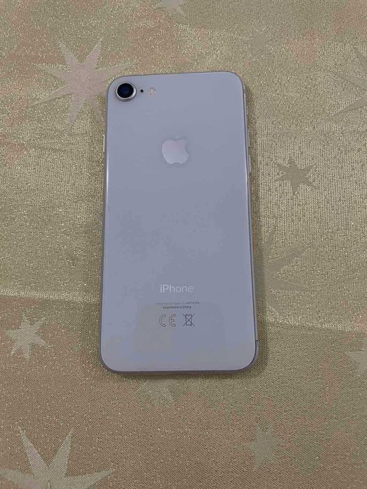 Продавам IPhone 8.