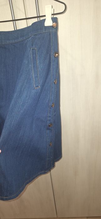 Чисто нова ,дънкова пола