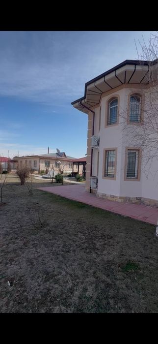 Резеденция-дача. Своя на берегу черчика.