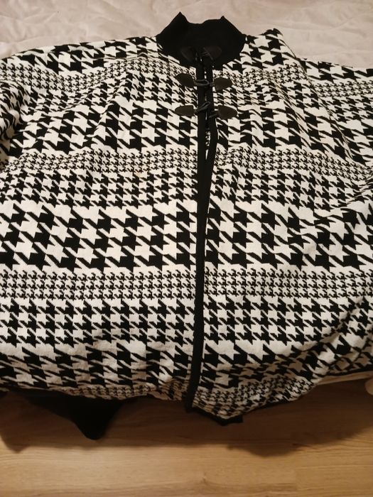 Продавам пончо и черно яке PUMA