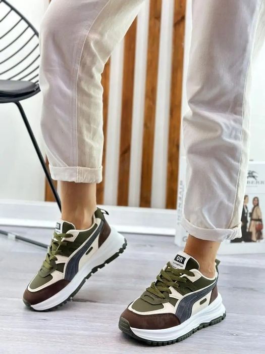 Кроссовки женские 40(на39)