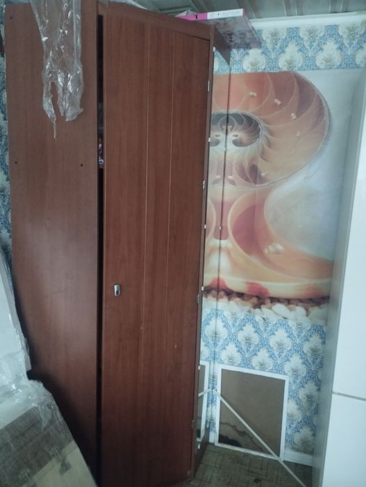 Продам шкафы угловые