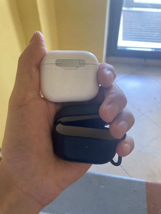 Airpods 3 charging case