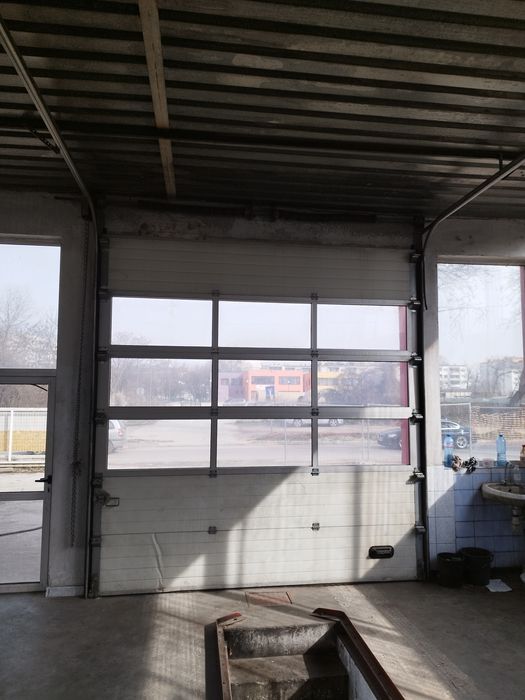 Продавам секционни гаражни врати