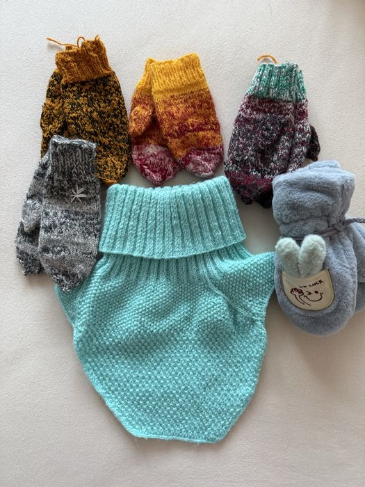 Варежки и манишка шерстяные за шоколадку