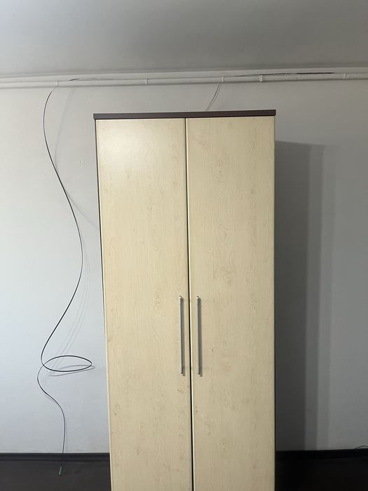 Dulap cu suport pentru umerase