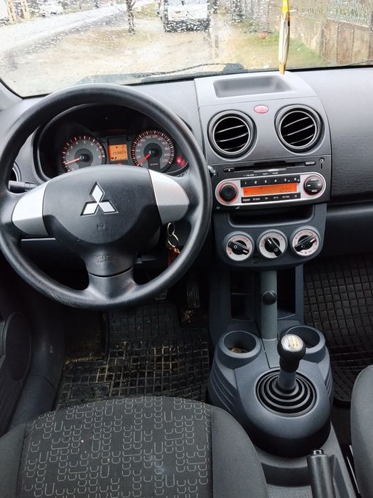 Mitsubishi colt 1.3 benzina  2009