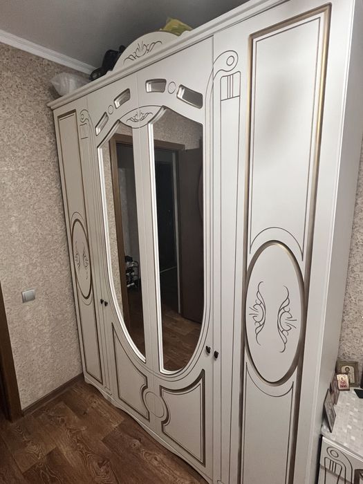 Продам спальный гарнитур