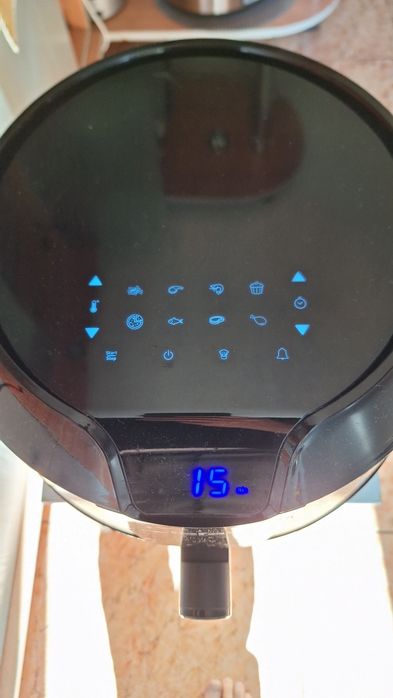 Vând Friteuza Easy Fry Tefal XXL EY701D15, 1850W 1,6Kg Tehnologie 3D air -pulse.8 programe preset + reglaj manual